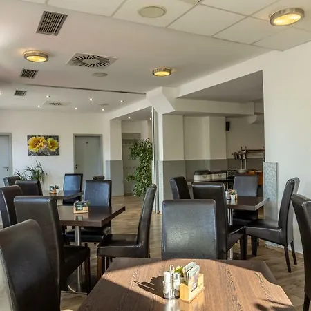 Hotell Kanarek 3*